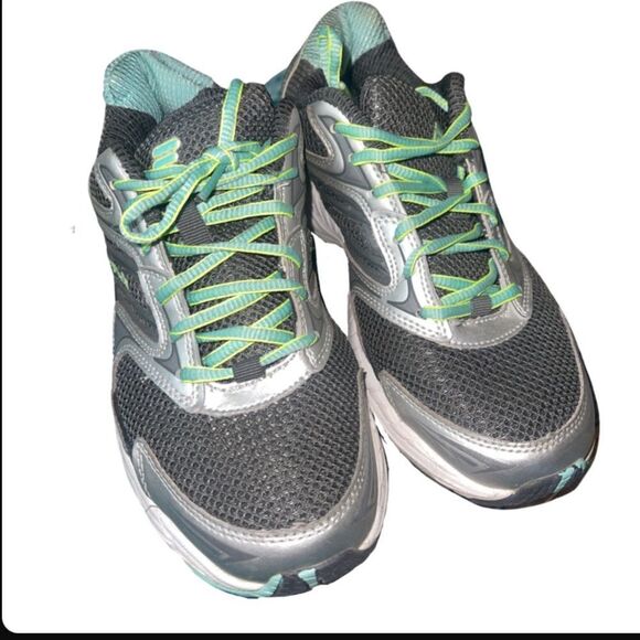 FILA Sneakers- Sz 7 1/2 - Picture 3 of 13